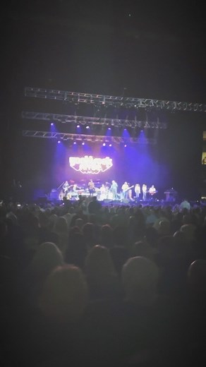 15K views · 355 reactions | Thank you @thekennyloggins for having us sail along with you on your final #THISISIT tour. You’re a legend and we’re incredibly honored #yachtrock #yachtrockrevue #yachtrockforever #kennyloggins #thisisittour @dickiesarena x @rhythmthink | Yacht Rock Revue | Facebook