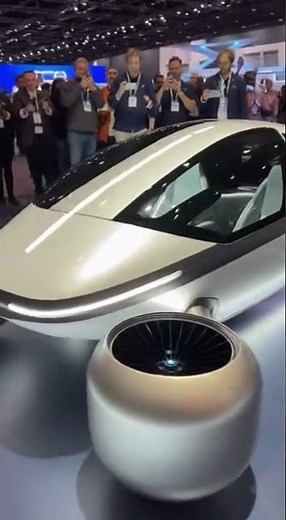 “Flying Car HOVERS at Tech Expo! 😱🚗✨” 2