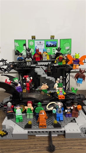 Bane Minifigure in LEGO Batman