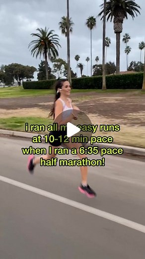 KIM | Running Coach • Tips • Training Plans on Instagram: "🚨I RUN FASTER RACE TIMES WHEN I RUN SLOWER EASY DAYS! 🔥 ⚡️⚡️The quickest way to our goals is to WORK WITH OUR BODY. And that happens when you let your body ACTUALLY RECOVER on recovery days. 👉🏽I always hear people say- I don’t know how you can run THAT slow for easy days. Easy. I run HARD for my workout days so this is just what’s left in the tank for me. 👉🏽I think for a lot of people go moderately hard all the time. So they are al