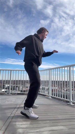 Learn this shuffle dance combo! 🕺🏼🔥🚀 #shuffledance #shuffler #edm #dance #dancetutorial