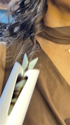 Finally found the easiest way to curl my hair 🙌| tutorial | #shorts #youtubeshorts #tutorial