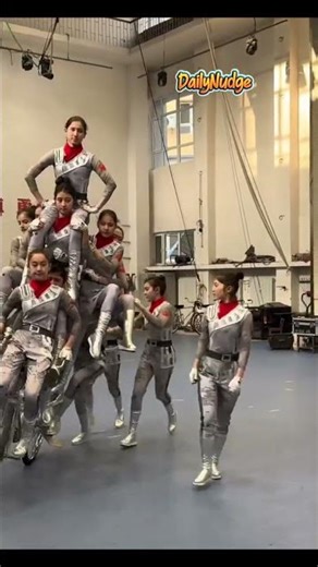 Strong & Flexible: Amazing Female Acrobat Performance #femaleacrobat#womenacrobatics#strongwomen