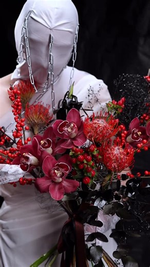 ЦВЕТЫ | БУКЕТЫ | ГРОДНО | ДОСТАВКА on Instagram: "Ph @ivanpo.photographer Stylist @molly_z09 Flowers @the.room.flowers Md @little_fox_012 Md @mad_guy_180_2.0 Pl @anlo.home"