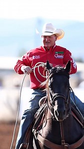🥇🥇🥇𝐇𝐄 𝐃𝐈𝐃 𝐈𝐓 🥇🥇🥇 𝑻𝒘𝒐 𝑺𝒎𝒂𝒓𝒕 𝑭𝒐𝒓 𝒀𝒐𝒖 wins $25,000 in the @oldwestroping Intermediate Pre Futurity Heading! Thank you JD Yates for the flawless presentation all week! This young stallion is proving that he is everything a head horse should be and now he is backing it up! ✔️ Pedigree ✔️ Mind ✔️ Size ✔️ Ability 📸 @audrey_thehartbrand #RollingVPerformanceHorses | Rolling V Performance Horses
