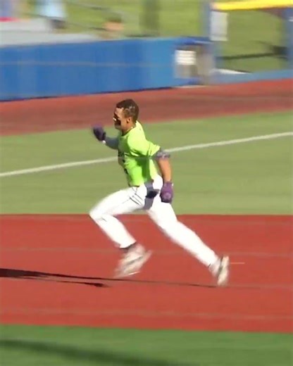 Andruw Jones' son has WHEELS 😳