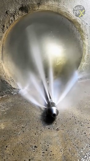 How Do They Clean Big Municipal Pipelines? 🔧💦 Ever wondered how cities keep massive underground pipelines clean and running? 🏙️ Crews use specialized high-pressure nozzles that blast water at insane force, scraping grease, mud, and debris right off the walls. 💥 The water jets push everything toward the exit, leaving the pipes clear for smooth flow. The trick? ➡️ The wider the spray angle, the more surface area gets cleaned in one pass—making the process faster, more efficient, and less costl