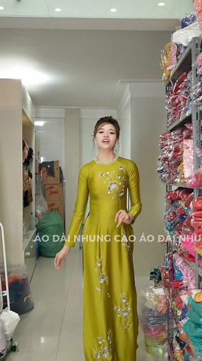 Chắc em tốt lành lắm đó, mời chị em vào live Stream săn hàng mới ạ https://www.facebook.com/share/v/1AEPUeXJq4/?mibextid=wwXIfr | Áo Dài Nhung Cao Quảng Trị 2