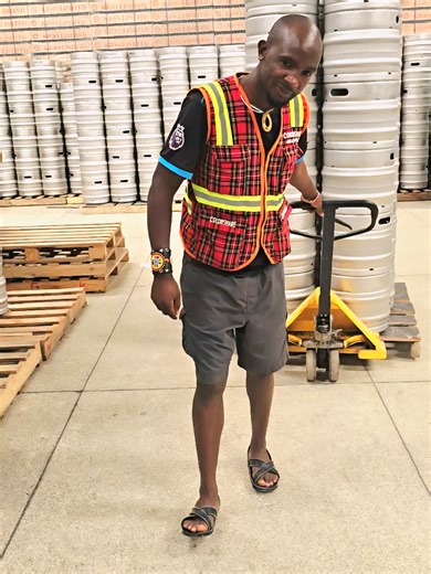 Mwenye anataka pombe abebe mkono juu 👋👋👋 Laser marking with Maasai on Board, the Roaming laser engraver. Engraving on stainless steel || Engraving on metals || QR code laser marking #creatorsearchinsights #lasermarking #laserengraving #lasermarkingmachine