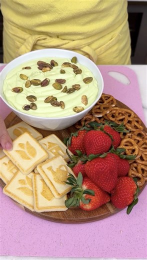 Easy spring no bake dessert #easyrecipe #recipe #NoBakeDessert #pistachio #pudding | Justine Kameron