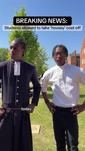 Rejoice! The sun is out and the Head of Christ’s Hospital has declared ‘half housey’ 😅 So many of you ask what our uniform is like when the weather gets hot and here you have it - we take the housey coat off. The question is: why hasn’t everyone chosen to wear half housey?! #britishschool #privateschool #boardingschool #schooluniform #schoollife