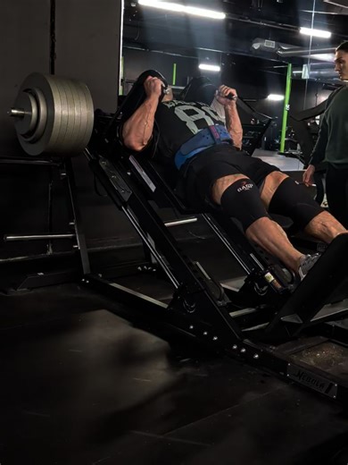 Stuart Sutherland | IFBB Pro | Coach on Instagram: "Knee flexion >>> Also Cybex Leg Press is GOATed - DM or Email me at beefstu1997@gmail.com for online coaching - Prep ✅ Off-season ✅ - Use code "BEEFSTU" @Jaxnutrition @officialgasp + @officialbetterbodies @biolabshop.worldwide @liquidsunrayz @marekhealth Pharmaqolabsstore.to @srsbodybuild @shopstrange for your custom apparel needs! #MediocreAF #IFBBPRO #BODYBUILDING #Pharmaqo"