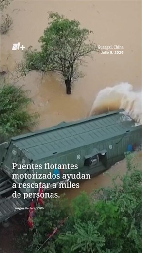 Puentes flotantes motorizados salvan a personas atrapadas