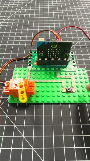 MicroBit w/ 360° Servo & Button - Spin Both Ways #coding #microbit #shorts #stem #servo #servomotor