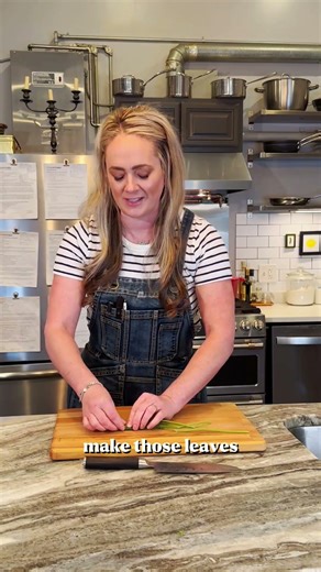 How To Cut Parsley (Or Cilantro) #recipe #cooking #ihavethisthingwithplants #helpmemakethismakesense
