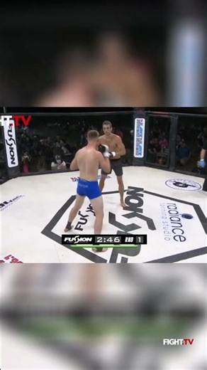 Boxing Round 1: Kelly Dominates Ferring with Crisp Moves!