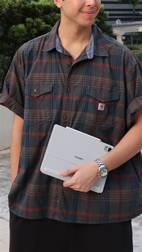 Leon Barretto on Instagram: "Now I got your attention with my voice, it’s time you hear about my favorite HUAWEI MatePad 11.5 S 2026 and why you’ll want to get yours after 😏 #HUAWEIMatePad #4in1Productivity #PCLikeExperience"