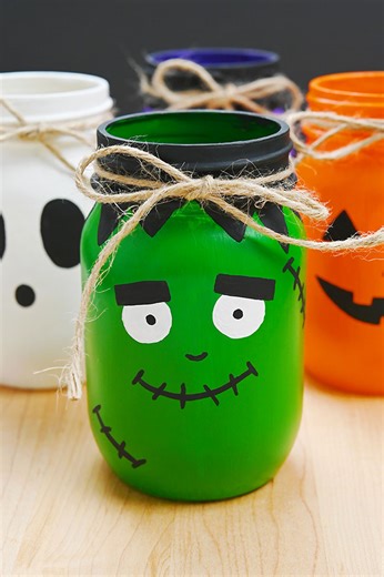 These Halloween painted mason jars will definitely get you in the festive spirit! Have fun making these mason jars painted like Halloween characters — they’re SO CUTE and easy to make! https://onelittleproject.com/halloween-painted-mason-jars/ | One Little Project