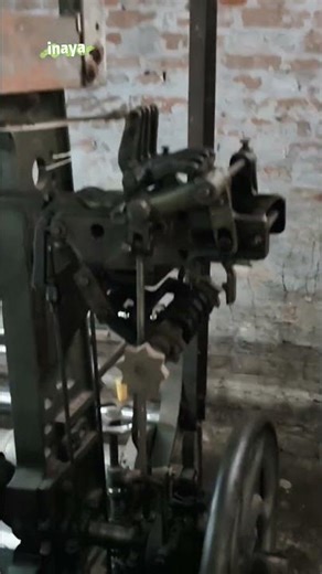 power loom catch sittle #power #powerlooms #shorts. power loom, power loom machine, power loom 💉💪 #