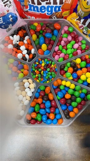 323K views · 7.8K reactions | 六‍Let’s make an M&M’s Platter!六‍ #reels #viral #satisfying #asmr #explorepage #candies #funny #platter | Poppin Candy | Facebook