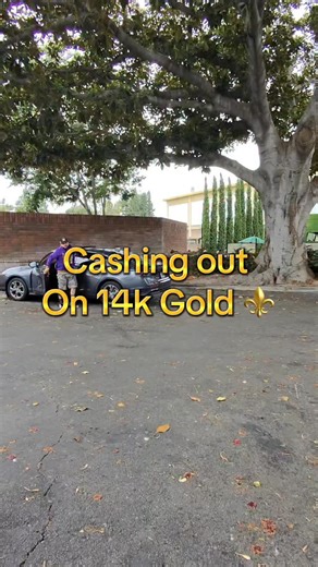Axel on Instagram: "Quick cash out and now on his way home with a pocket full of cash 🫡⚜️ #short#business#meetup#gold#jewlery#pov#14k#resell#oro#shorts"