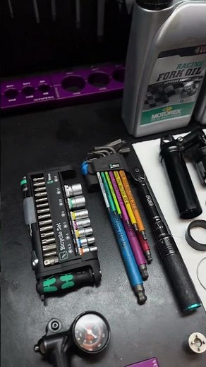 inside of Fox float x2 factory 2022 full service