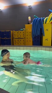 Prima volta di Camilla | Piscina Con Mamma e Papà #camillacaterinazenga #fypシviralシ2024 #casazengavò #zengavòtv #zengavò #andreazenga #RosalindaCannavò #rosalindacannavò #swimminglessons #swimminglessonsforkids | Zengavòtv