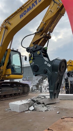 Built for Reliability: LINGDONG Push-Type Triple Lock Quick Coupler from China #chinaquickcoupler