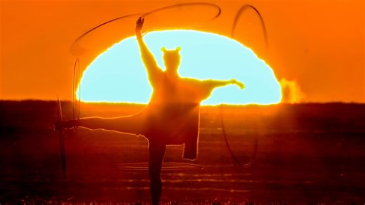 Mastering the Rings – Hula Hoop Artist