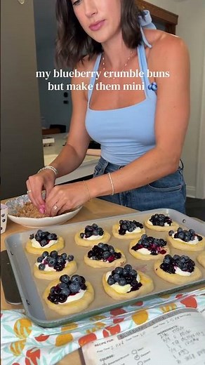 let’s do a twist on my viral crumble buns by making them half the size!! I was getting a lot of