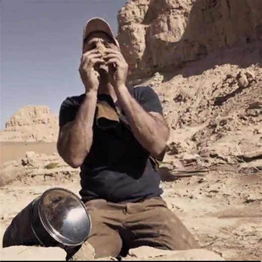 Ed Stafford Makes A Fire Using A Water Bottle | Ed Stafford: First Man Out #EdStafford #FirstManOut #SurvivalSkills #FireMaking #WaterBottleFire