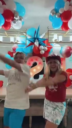 She stole my hat!! 🤠#shorts