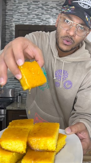 Southern cornbread 🌽 perfect for them red beans and collard greens! All my recipes are in my website for the friendly free www.kolbykash.com #linkinbio #cornbread| #honeybutter | #dinnerideas | #chef| #foodie | #freerecipes | Chef Kolby Kash