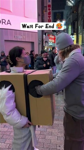 Just What Public Pressing in Box 🍊🤤 #china #chinesegirl #箱の中身は #prank