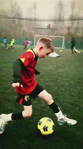 欧洲青训小球员的控球 #唯有足球不可辜负 #足球的魅力 #足球技巧 #足球