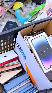 2.2M views · 39K reactions | Lo que esta chica encontró en el basurero te sorprenderá ¡decenas de smartphones destruidos! #LuckyFind #WowMoment #TechDiscovery #PhoneRestoration #ViralVideo #TrashTreasure | GSM Restore | Facebook