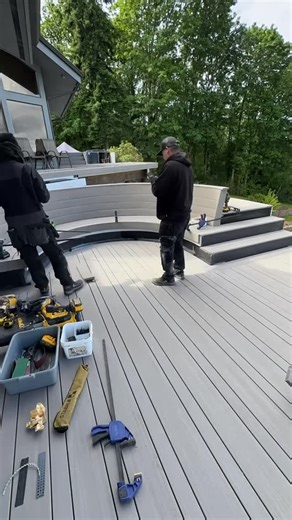 Jason Russell on Instagram: "Finishing up the trim on this blended tiltback bench to step combo. It’s been a lot of work but it’s really starting to pop! #drdecks #yourprescriptionforquality @timbertech @timbertechpros @timbertechjeff"