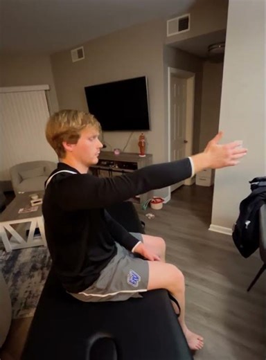 MMT shoulder flexion against gravity