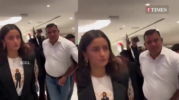 #aliabhatt’s T-shirt with Ranbir Kapoor’s ‘Animal’ character leaves the internet divided; here’s why Your ultimate source for the latest in entertainment, ETimes is now on WhatsApp. FOLLOW NOW: [https://toi.in/TOIETimes]. | ETimes
