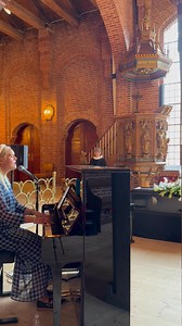 🌸 Kære Linedanser 🌸 LIVE fra bisættelsen i går i Anna Kirke, Nørrebro 🩷 I afstemningen i går vandt denne sang. Så her er den 🙏 | Trine Therkelsen