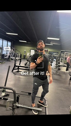 New pants who dis? Happy Sunday! #physique #weightlifting #fittok #bodybuilding #gymmotivation