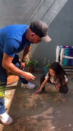 মেয়েরটির সাথে তার বাবা প্রাঙ্ক করলো | prank video.