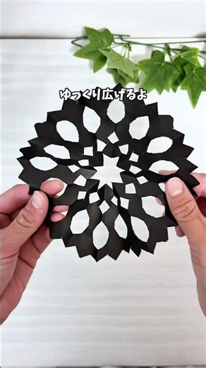 【折り紙で簡単！花火のステンドグラス】 #保育士 #保育製作 #製作アイデア#花火