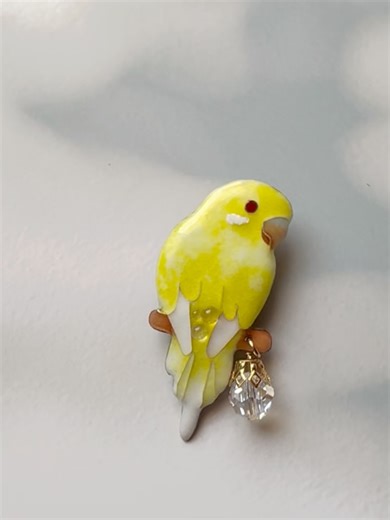luceルーチェ | ぽっけP3うちの子オーダー お作りした、うちの子さんのご紹介です こちらも明るいイエローカラーの セキセイインコさんです 周りを明るく照らしてくれそう オーダーいただき有難う ございました☺️ #ぽっけP3 #セキセイインコ #有線七宝 #luceブローチ #うちの子オーダー | Instagram