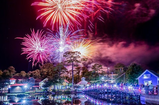 Baytowne Wharf Fireworks 2026: Best Viewing Spots and Full Schedule - The Good Life Destin