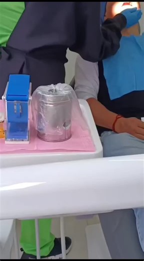 Clínica Dental | Periodoncia | Ortodoncia | Quito on Instagram: "🦷💙 La salud oral se cuida con precisión y compromiso En Dental Águila Especialidades Odontológicas trabajamos con protocolos seguros, tecnología y un equipo profesional enfocado en tu bienestar dental. Tu sonrisa está en buenas manos. . . . . . . #quito #ortodoncia #quitoecuador #diseñodesonrisa #esteticadental"