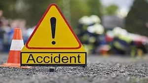 3 killed, 2 injured as car collides with truck on Mumbai-Ahmedabad highway