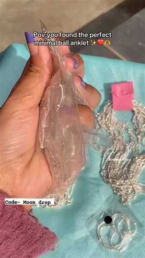 #giftforher 🤍925 Pure silver minimal anklet for her.... Code- Moon drop.. ✅For more details kindly inbox us. #925silver #silver #anklets #giftideas #Aarong #elganciabd Disclaimer: I don't have any right to this music. | Elegancia BD