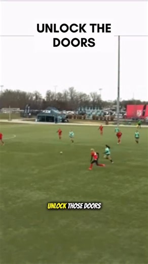 Stop waiting for doors to open. Learn to unlock them. @belle_x9_2010 from our ODA drives at pressure, keeps her head up, creates the gap, and picks the pass. That’s a playmaker: brave first touch, 1v1 to draw defenders, clean decision to break lines. Confidence isn’t talk. It’s reps, film, and a plan that turns skill into solutions. Want to train like a problem solver? Comment IDP and I’ll send you the free Individual Development Plan. Save this and tag a teammate who needs it. #beastmodesoccer 