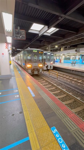 【金沢駅】4両かと思えば2両だった…あいの風とやま鉄道（521系）発車#第３セクター#金沢